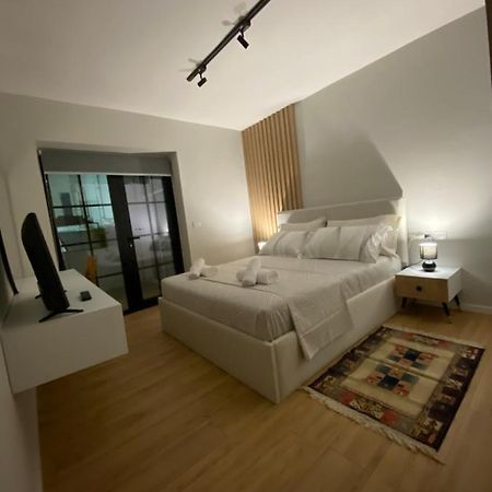 Lucas Downtown Apartment ติรานา ภายนอก รูปภาพ