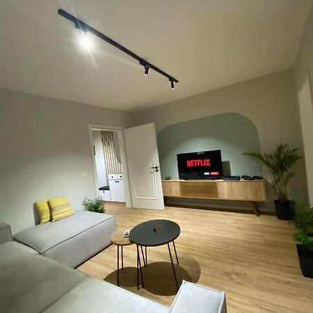 Lucas Downtown Apartment ติรานา ภายนอก รูปภาพ