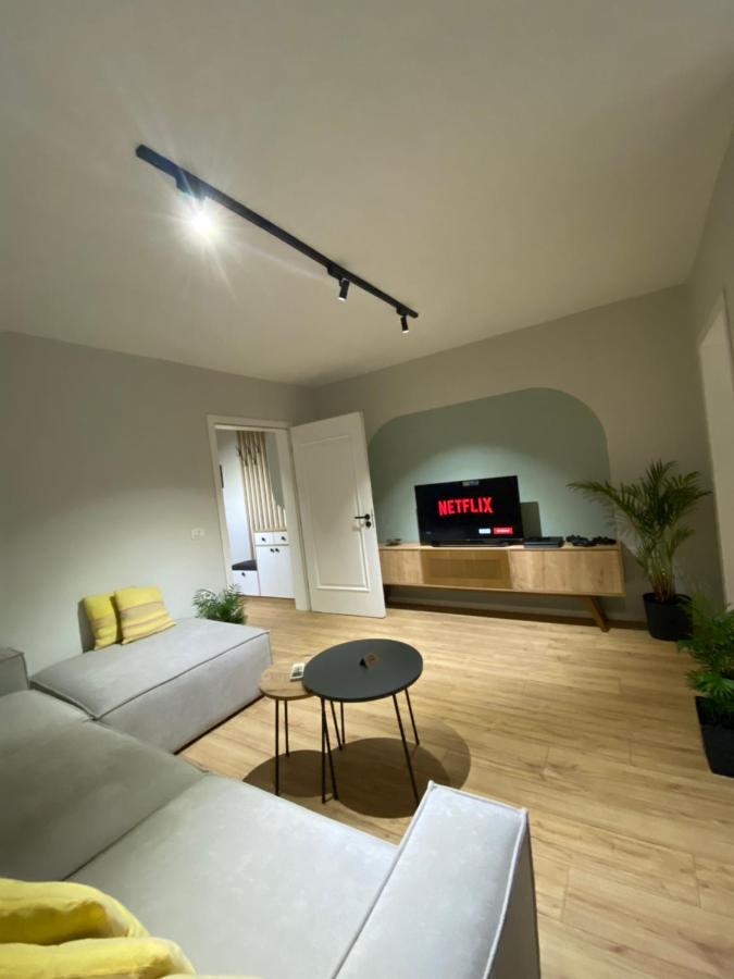 Lucas Downtown Apartment ติรานา ภายนอก รูปภาพ
