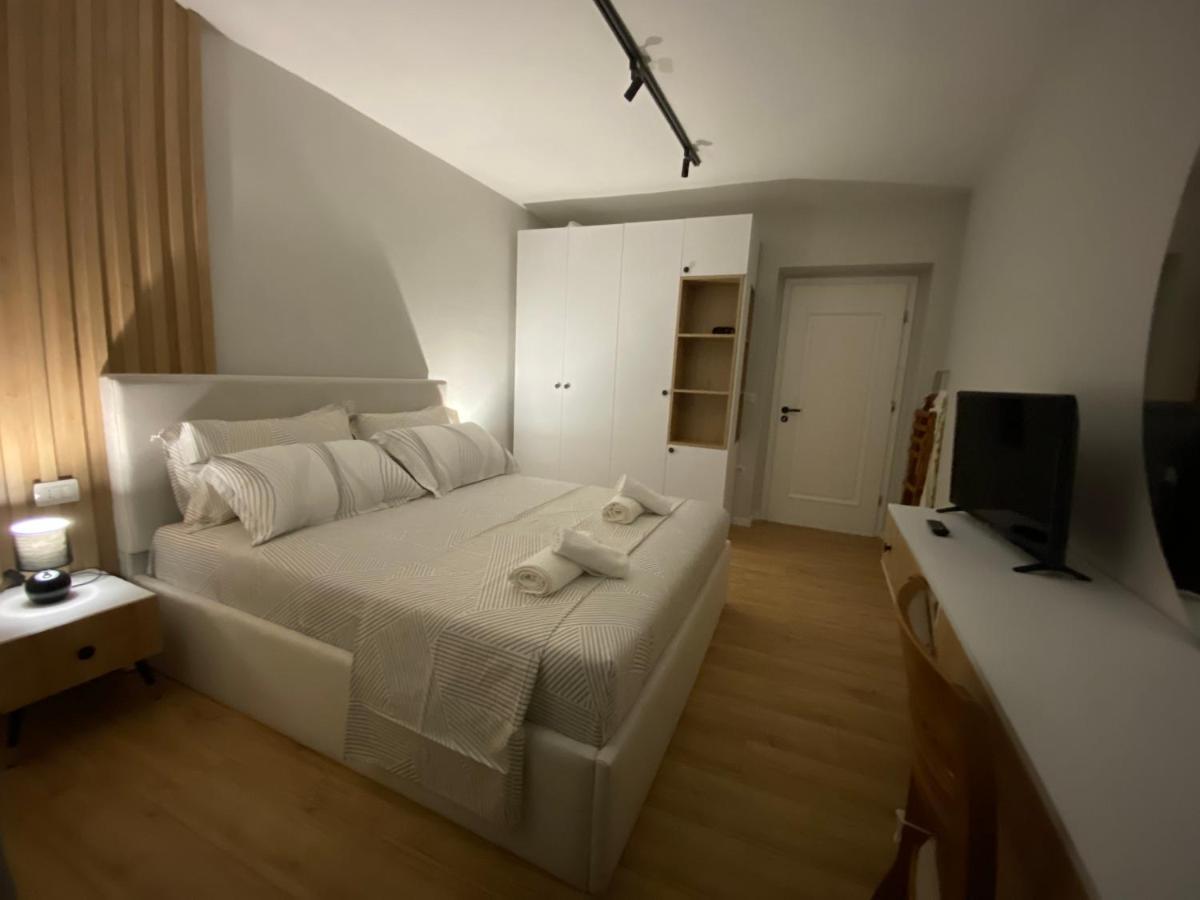 Lucas Downtown Apartment ติรานา ภายนอก รูปภาพ