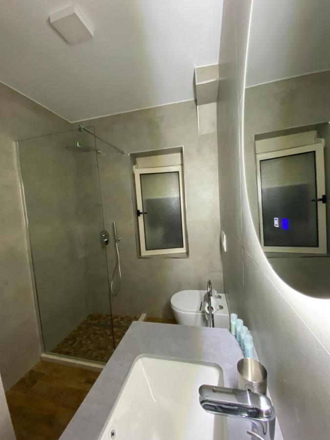 Lucas Downtown Apartment ติรานา ภายนอก รูปภาพ
