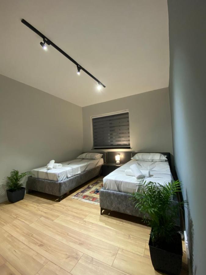 Lucas Downtown Apartment ติรานา ภายนอก รูปภาพ